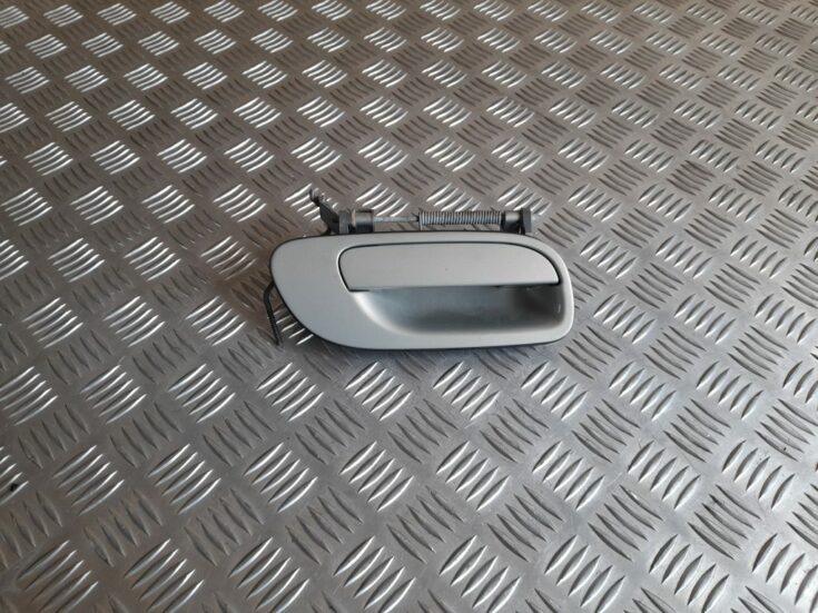 Aizmugurējāis labais durvju rokturis priekš VOLVO V70 2003 SILVER