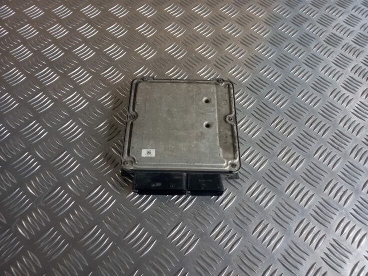Dzinēja vadības bloks priekš VW PASSAT CC 2009