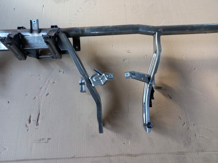 Mērinstrumentu paneļa pastiprinātājs priekš VW PASSAT CC 2009