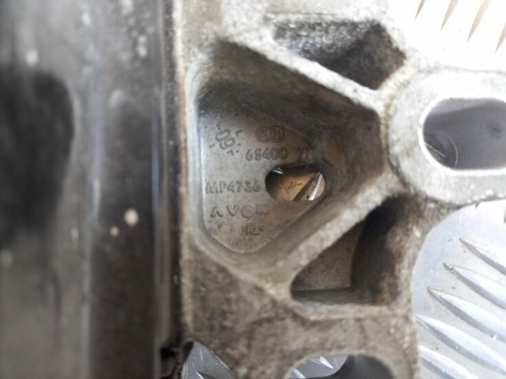 Dzinēja spilvens priekš VW PASSAT CC 2009
