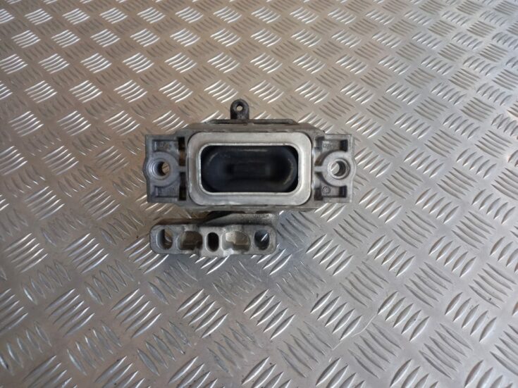 Dzinēja spilvens priekš VW PASSAT CC 2009