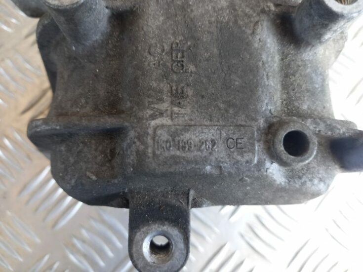 Dzinēja spilvens priekš VW PASSAT CC 2009