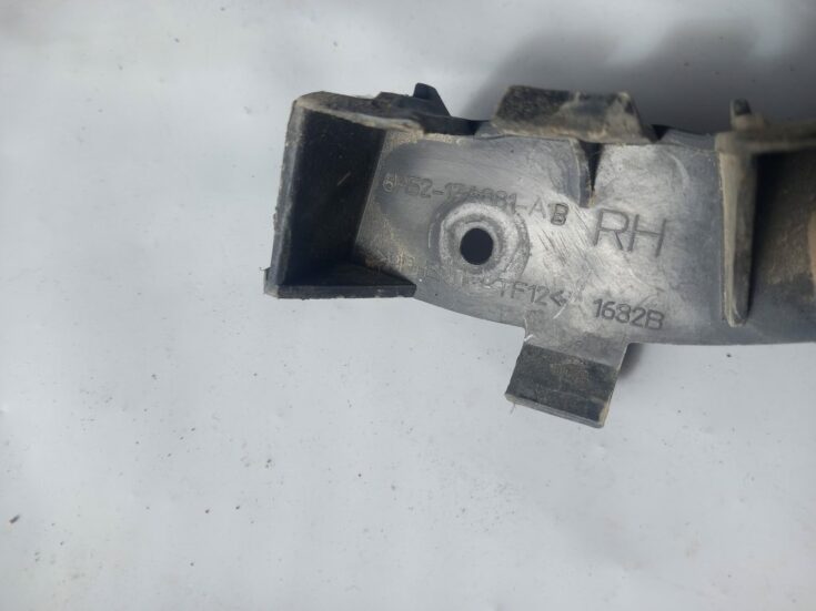 Aizmugurējā spārna un bufera stiprinājums priekš LAND ROVER FREELANDER 2007