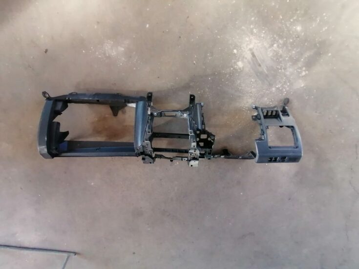 Mērinstrumentu paneļa iekšējā plastmasa priekš TOYOTA AVENSIS 2012