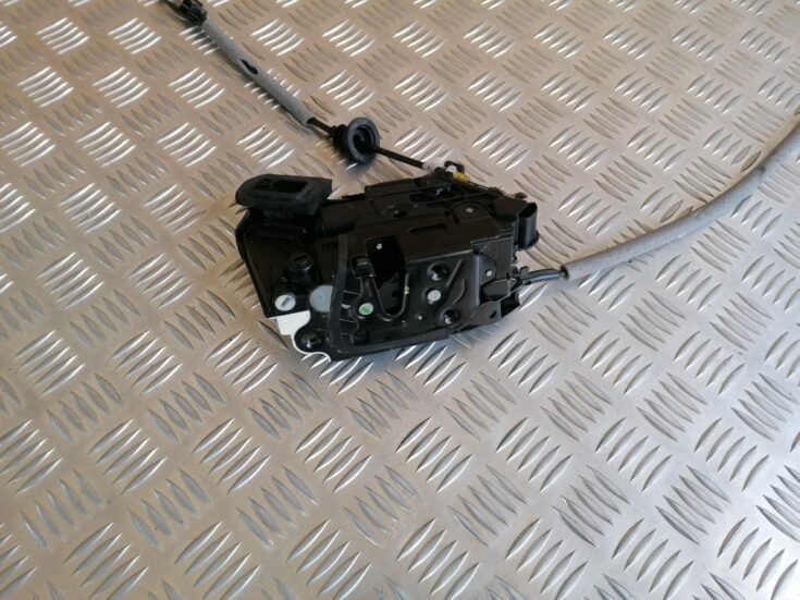 Aizmugurējo kreiso durvju slēdzene priekš VW POLO 2011