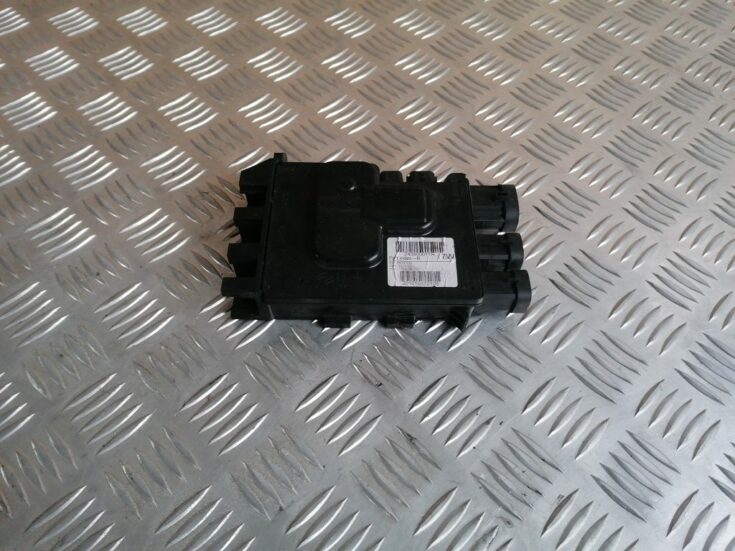 Drošinātāju bloks priekš RENAULT MEGANE 2011