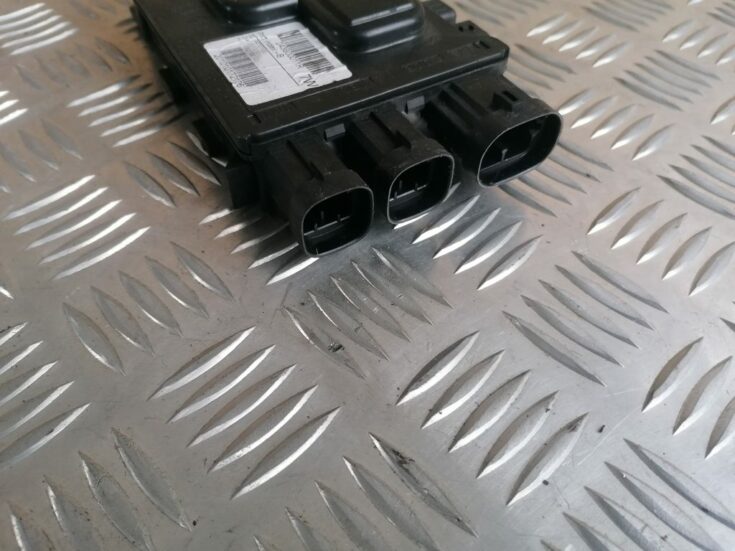 Drošinātāju bloks priekš RENAULT MEGANE 2011