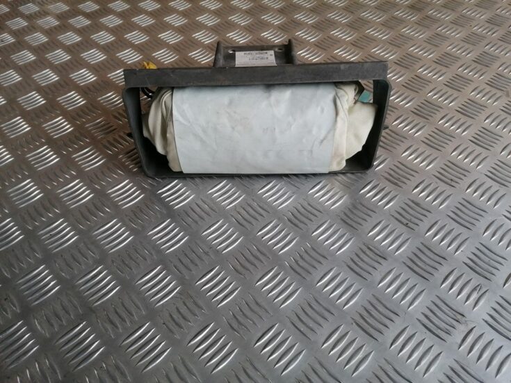 Mērinstrumentu paneļa drošības spilvens priekš CHRYSLER GRAND VOYAGER 2004