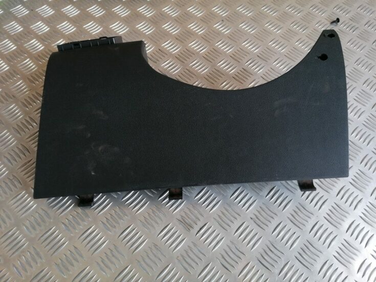 Mērinstrumentu paneļa apdare (zem stūres) priekš OPEL ASTRA H 2006