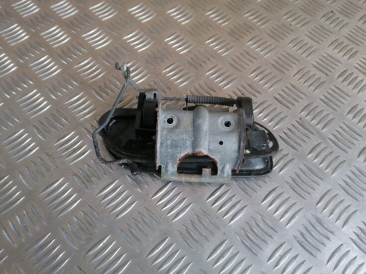 Aizmugurējais kreisais durvju rokturis priekš VOLVO V70 2004