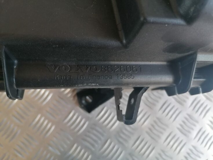 Gaisa filtra korpuss priekš VOLVO V70 2004