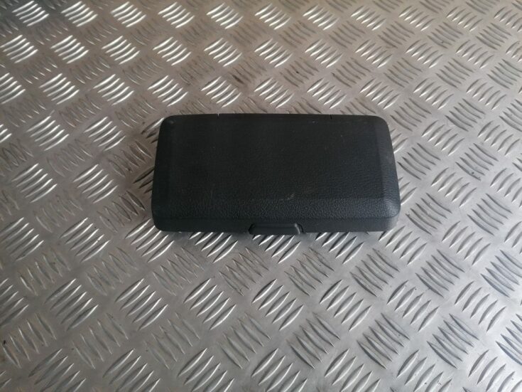 Bagāžnieka nodalījuma apdares vāciņš priekš VOLVO V70 2004