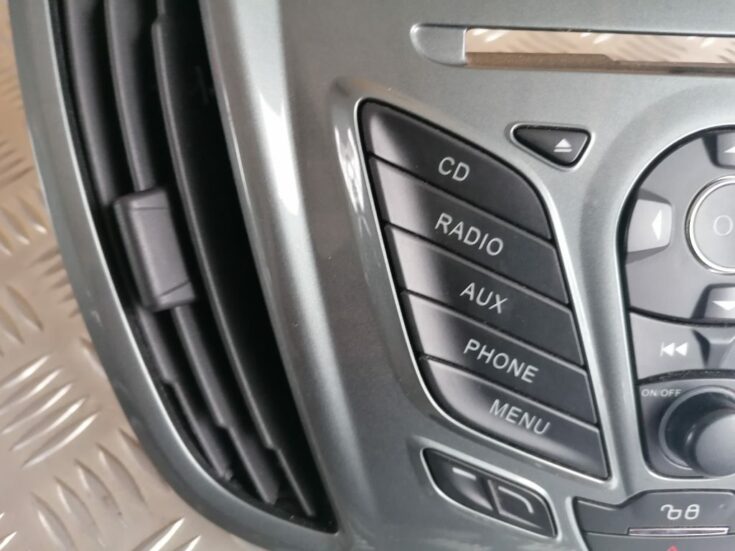 Automašīnas radio priekš FORD C-MAX 2011