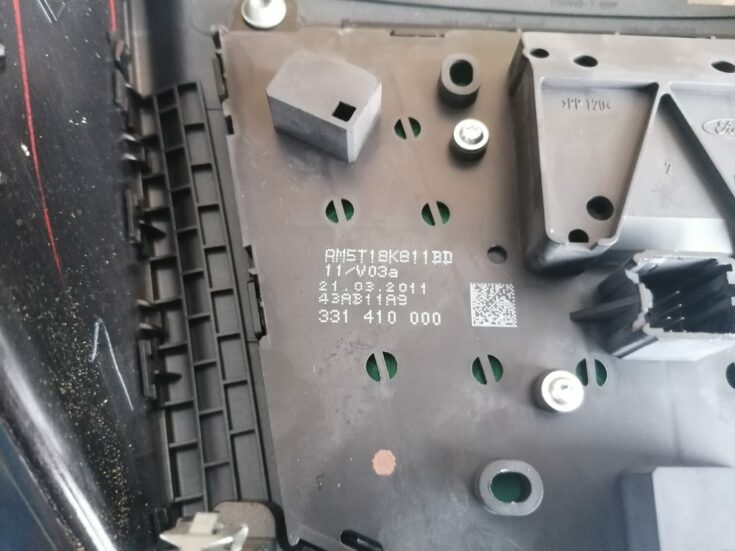 Automašīnas radio priekš FORD C-MAX 2011