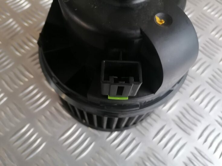 Salona ventilators priekš FORD C-MAX 2011