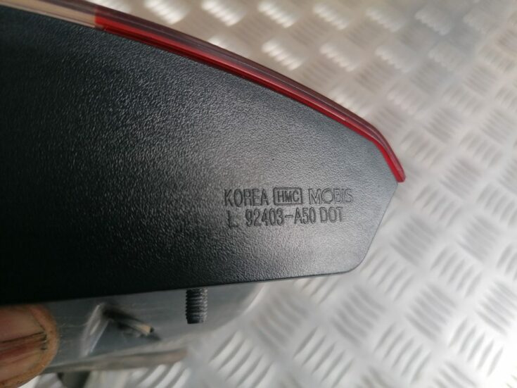Bagāžnieka vāka kreisais lukturis priekš HYUNDAI I30 2012