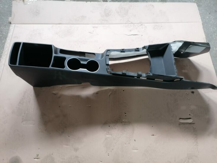 Centrālās konsoles apdares lielākā daļa priekš HYUNDAI I30 2012