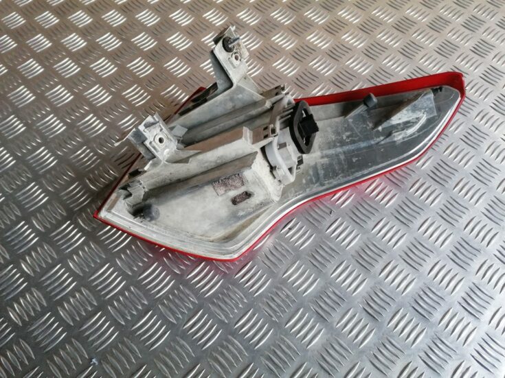 Aizmugurējais kreisais lukturis priekš CITROEN PICASSO 2007