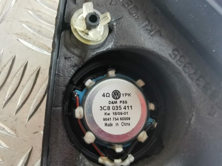 Durvju spoguļa apdares uzlika salonā (ar skaļruni) priekš VW PASSAT CC 2009