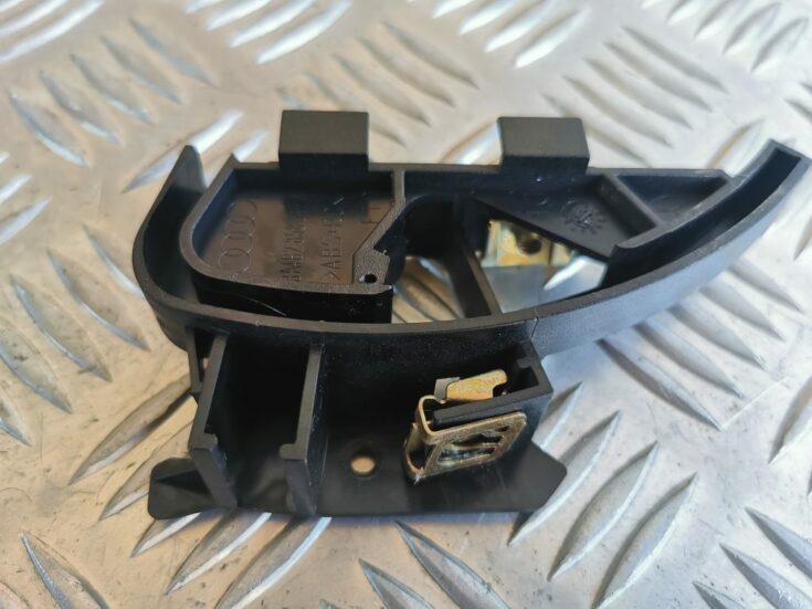 Mērinstrumentu paneļa iekšējā plastmasa priekš AUDI A6 1998
