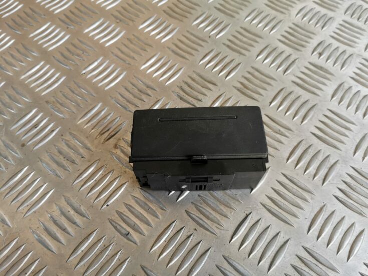 Pelnu trauks priekš AUDI A6 1998