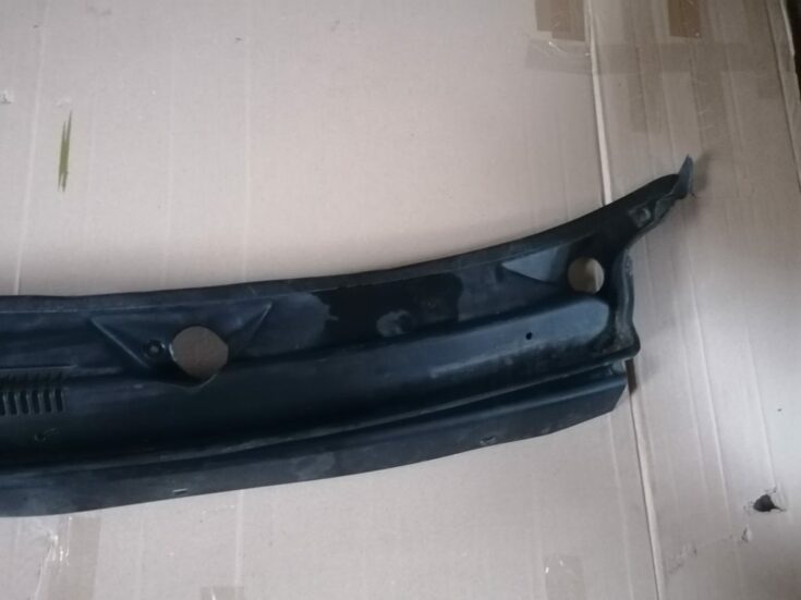 Vējstikla uzlikas (deflektora) režģis priekš DODGE JOURNEY 2008