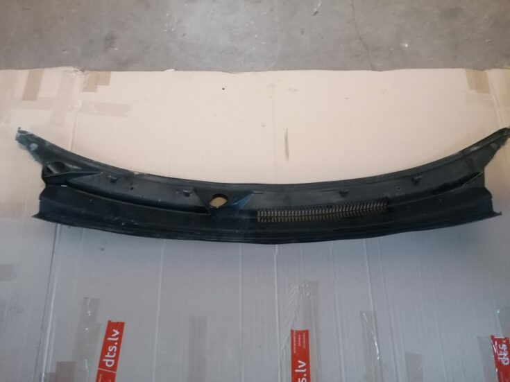 Vējstikla uzlikas (deflektora) režģis priekš DODGE JOURNEY 2008