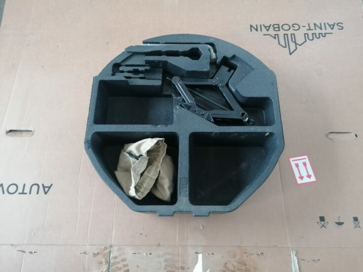 Instrumentu kaste priekš SUBARU LEGACY 2011