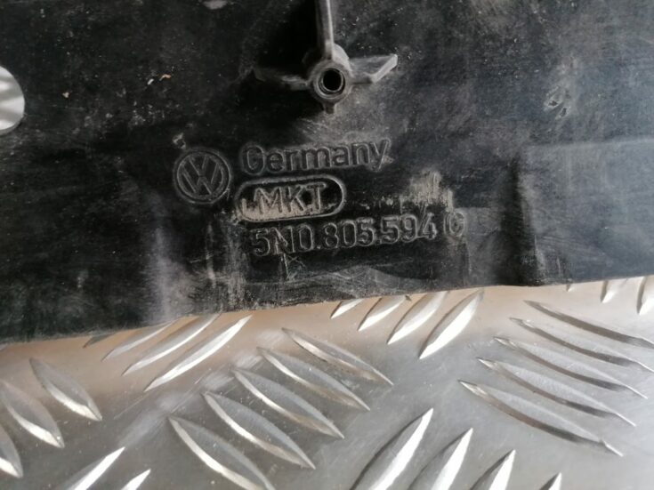 Priekšējā radiatora rāmis priekš Volkswagen Tiguan  2007-2016 5N0805594G
