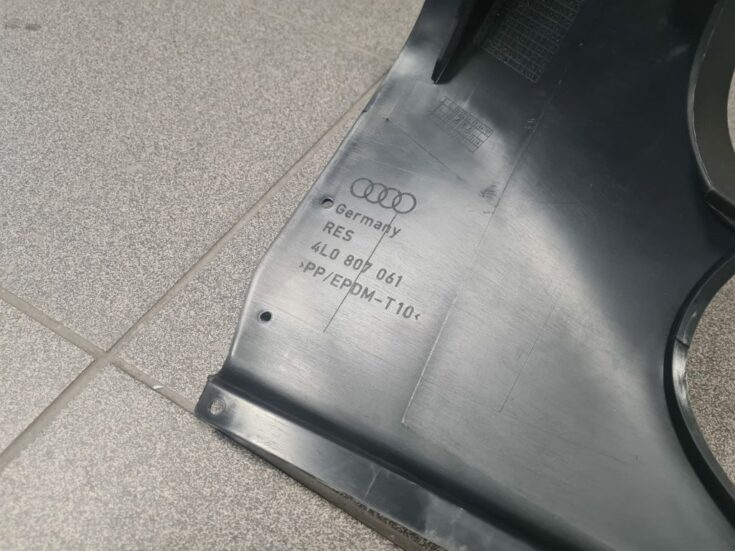 Bufera spoileris priekš Audi Q7  2005-2015 4L0807061