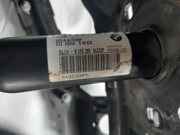 Priekšējā radiatora rāmis priekš BMW 320D E46 2004 TOURING