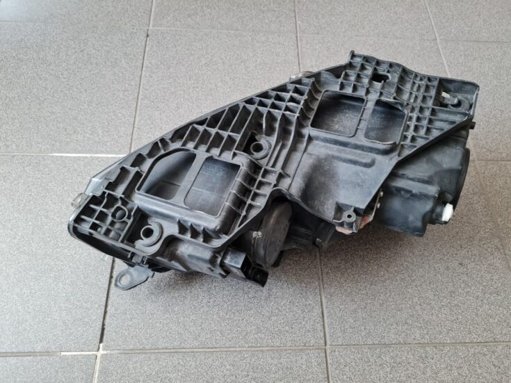 Priekšējais kreisais lukturis priekš VW GOLF VARIANT 2012