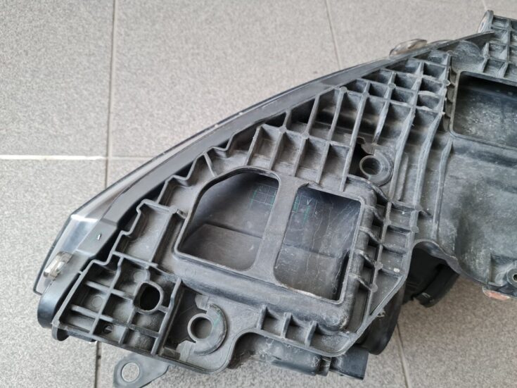 Priekšējais kreisais lukturis priekš VW GOLF VARIANT 2012
