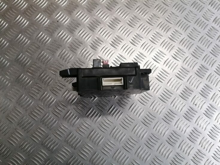 Drošinātāju relejas kaste priekš CITROEN C-CROSSER 2009