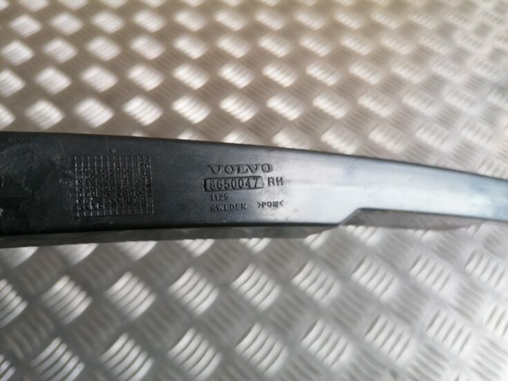 Aizmugurējo labo durvju moldings priekš VOLVO XC70 2007