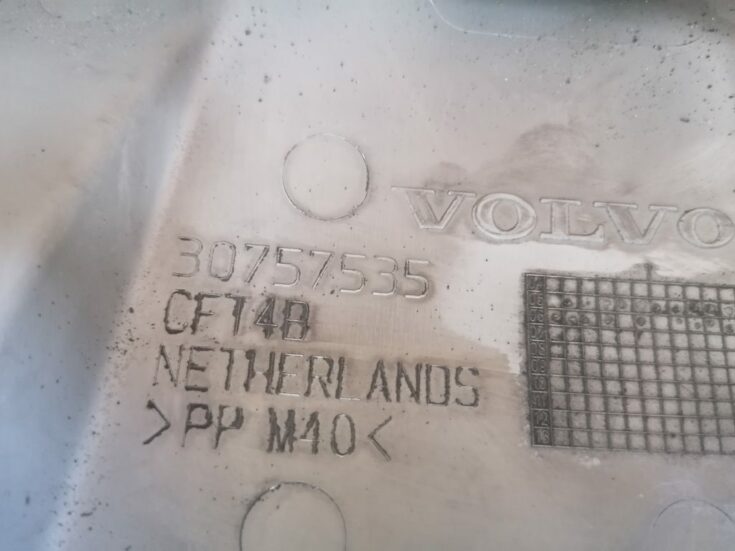 Dzinēja dekoratīvais vāks priekš VOLVO XC70 2007