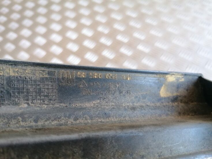 Priekšēja bufera uzlika priekš OPEL ZAFIRA 2004