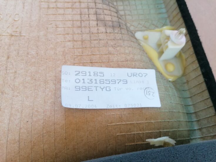 Priekšējo labo durvju apdare priekš OPEL ZAFIRA 2004
