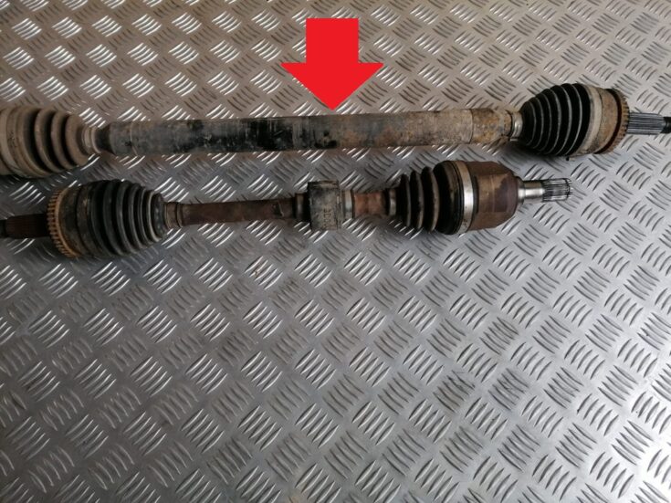 Pusass priekšēja labā priekš HYUNDAI I30 2012
