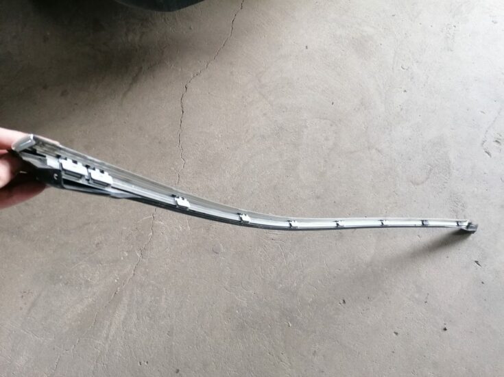 Priekšējo labo durvju moldings priekš BMW 525 E60 2006 OLIVE