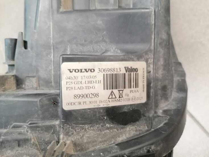 Priekšējais kreisais lukturis priekš VOLVO XC90 2004
