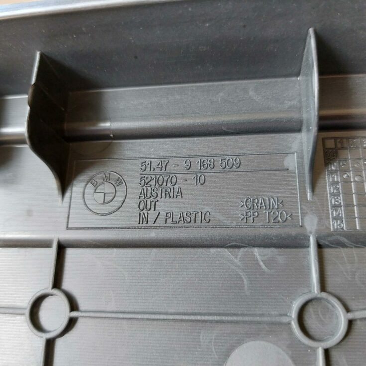 Bagāžnieka nodalījuma plastmasa priekš BMW 520D F11 2011 TOURING