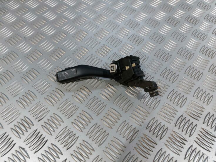 Pagrieziena rādītāju slēdzis priekš VW JETTA 2008
