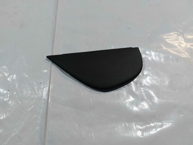 Mērinstrumentu paneļa sānu apdare priekš VW JETTA 2008