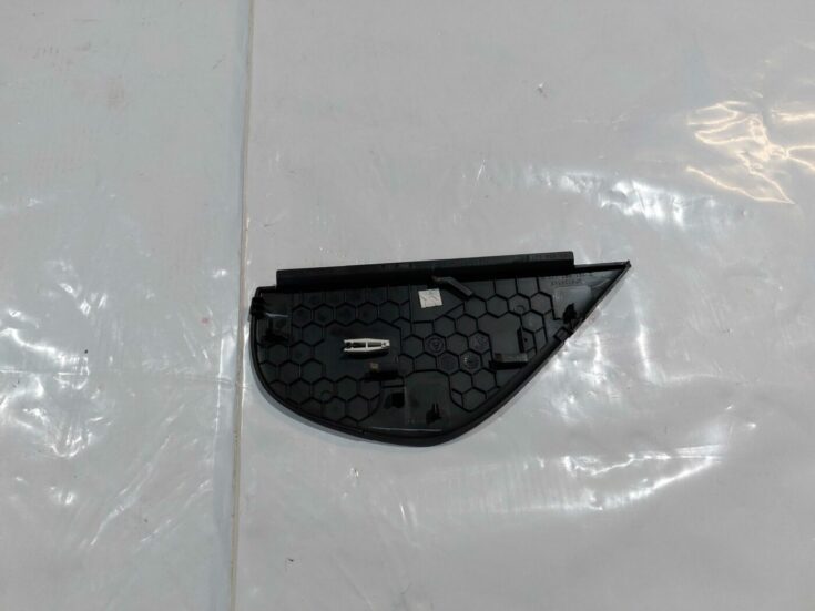 Mērinstrumentu paneļa sānu apdare priekš VW JETTA 2008