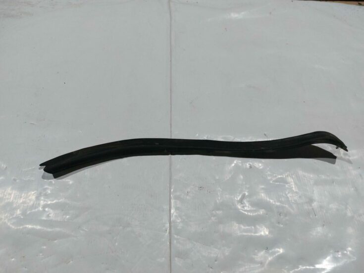 Aizmugurējo labo durvju moldings priekš VW JETTA 2008