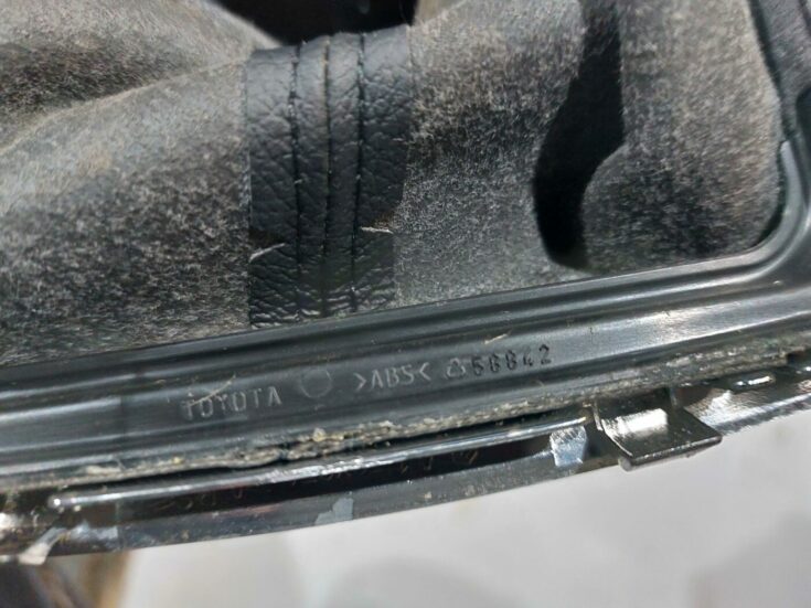 Pārnesumu pārslēgšanas kloķa auduma pārvalks priekš TOYOTA COROLLA VERSO 2006