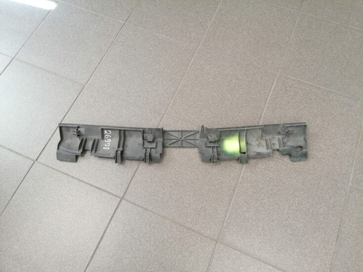 Radiatoru augšēja uzlika priekš OPEL VIVARO/RENAULT TRAFFIC 2007-2014