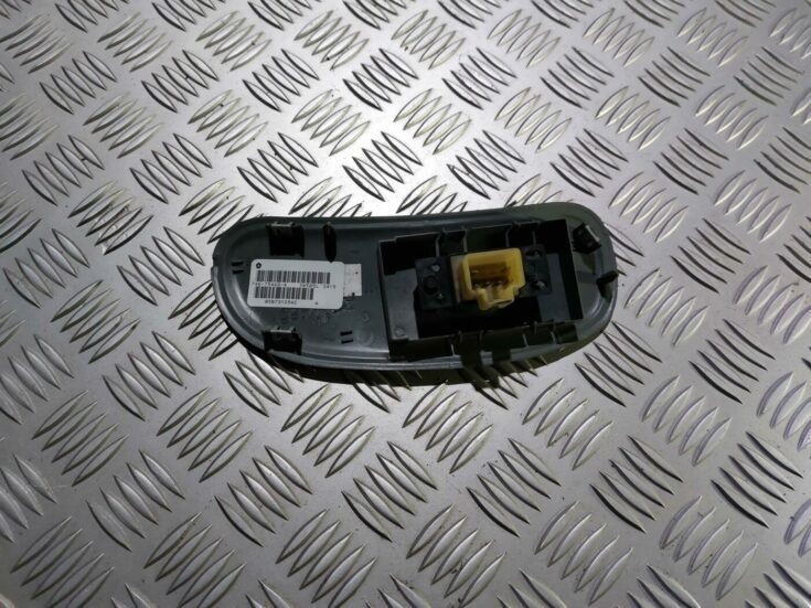 Stikla pacelšanas poga priekš CHRYSLER VOYAGER 2006