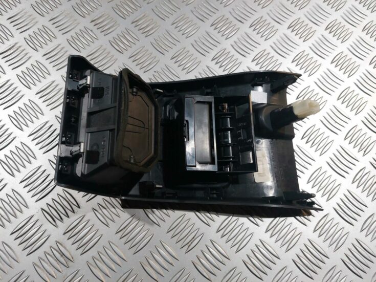 Centrālās konsoles (apdares) aizmugurēja daļa priekš RENAULT LAGUNA 2011